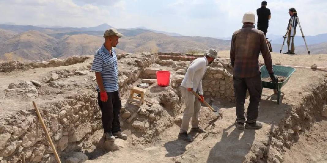 3 bin yıllık kaleden Osmanlı mirası! Kazı çalışmalarında 4 odalı Osmanlı karakoluna rastlanıldı 5